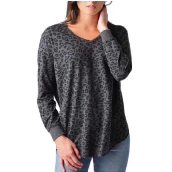 Z Supply Tops - NWT Z Supply Leo Weekender in Black Size Small